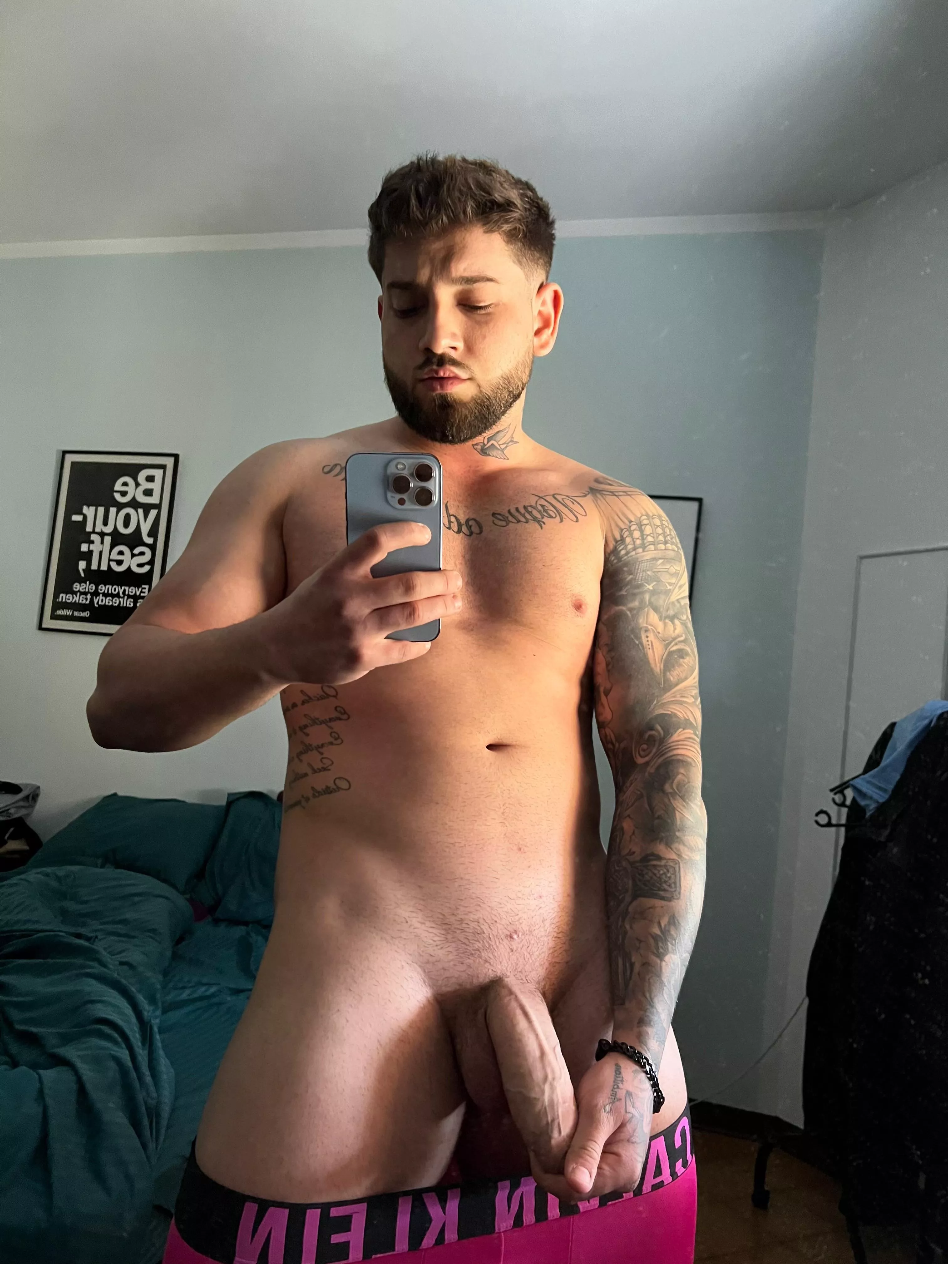 First 3 words that comes to your mind? 👇