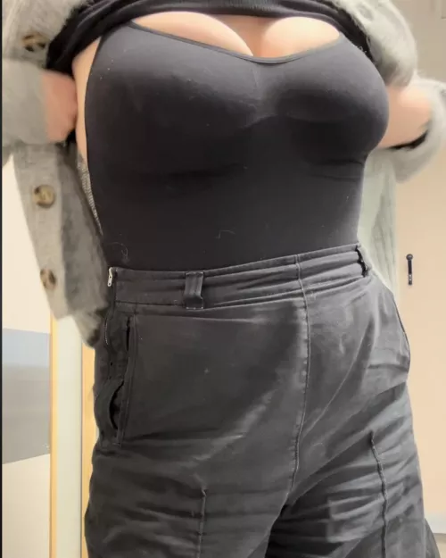 Give me 50 dick pics and I’ll upload this video. 