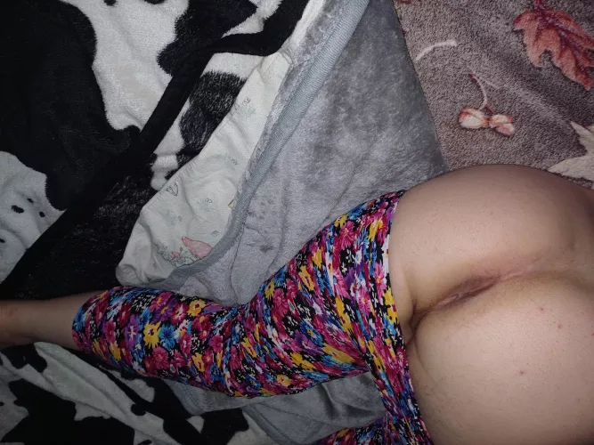 I need a dick in my tight teenager asshole🥺