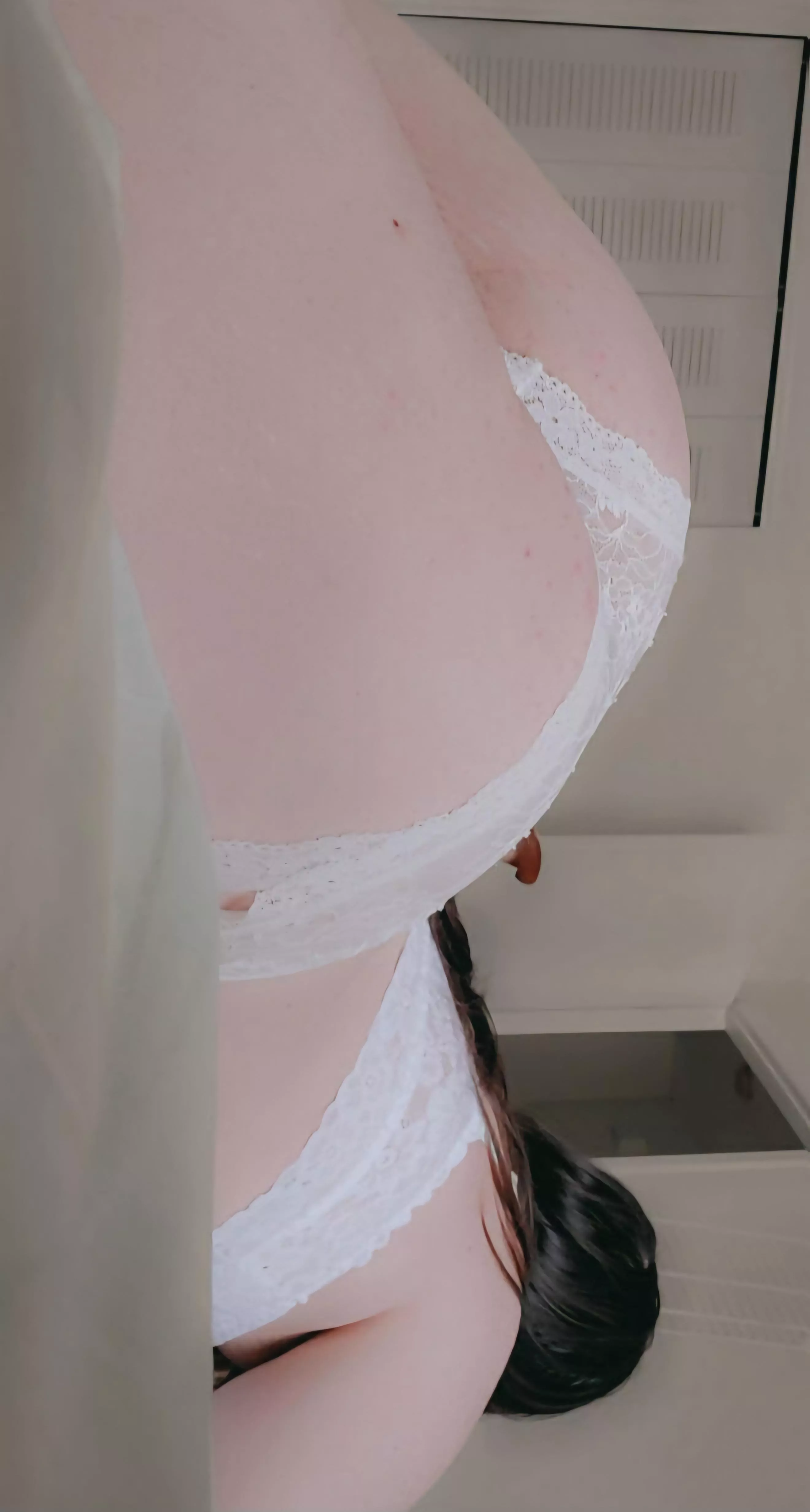 I need someone to leave some handprints∼