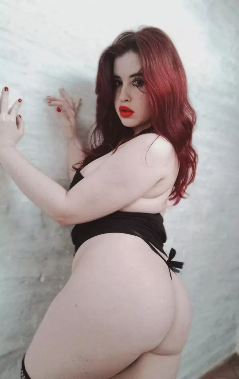 I'm so horny, waiting for something hard 