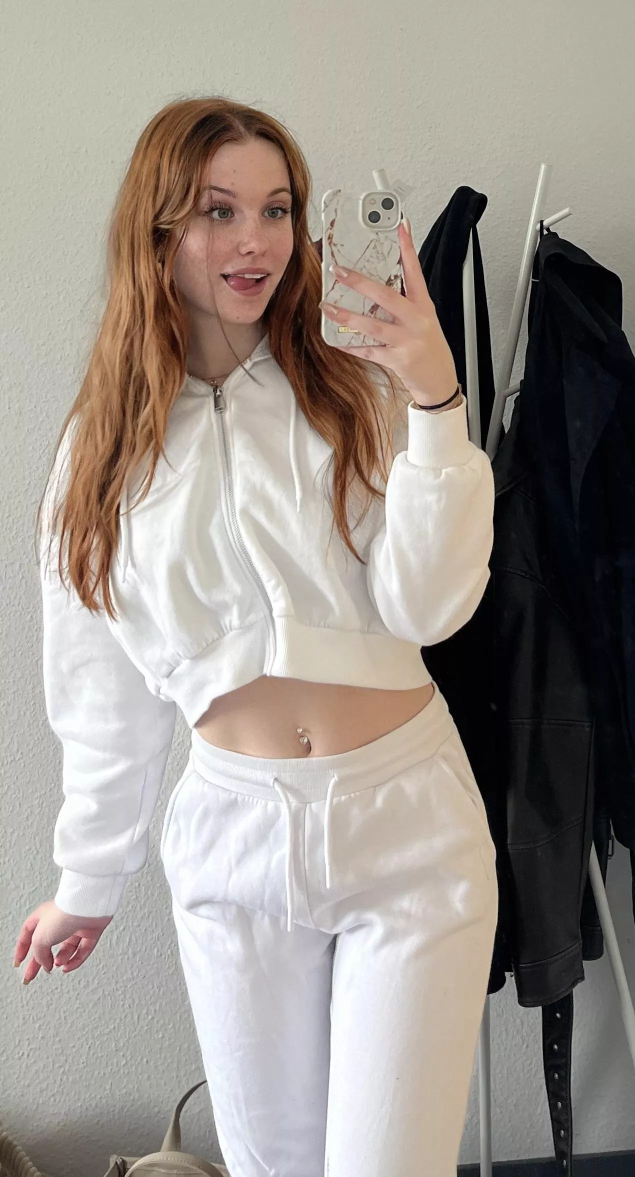 is white my color ? :)