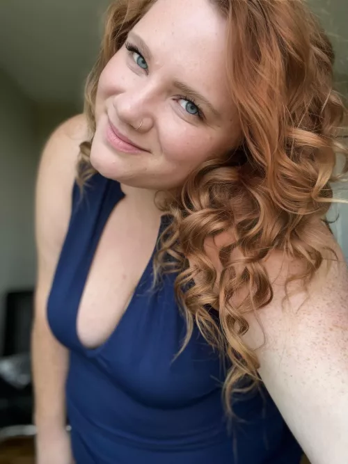 Just a girl on the internet challenging you to a staring contest 