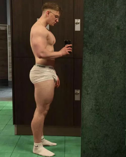 Keep your eyes on me! 