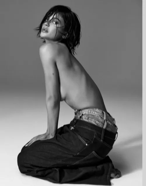 Kylie for khy (April 2024) 