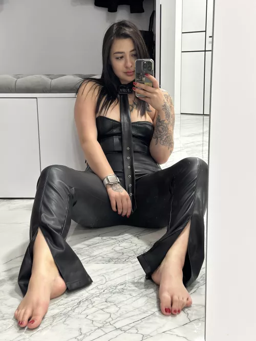 Leather mirror selfie