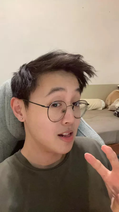 My first time posting here. How’s everyone doing? 👉👈