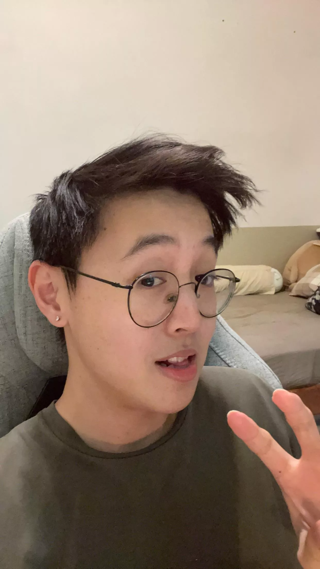 My first time posting here. How’s everyone doing? 👉👈