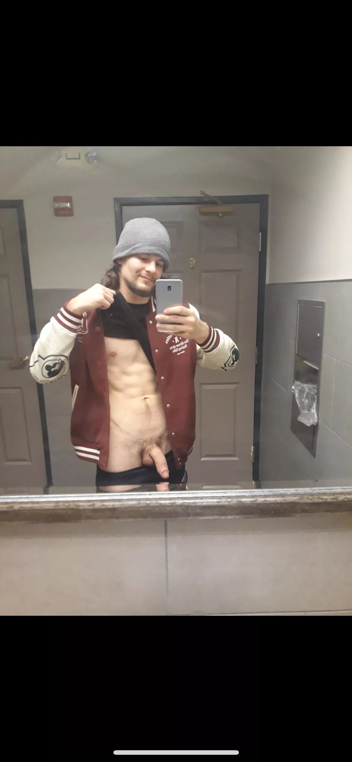 My gf keeps telling me I have a small 🍆