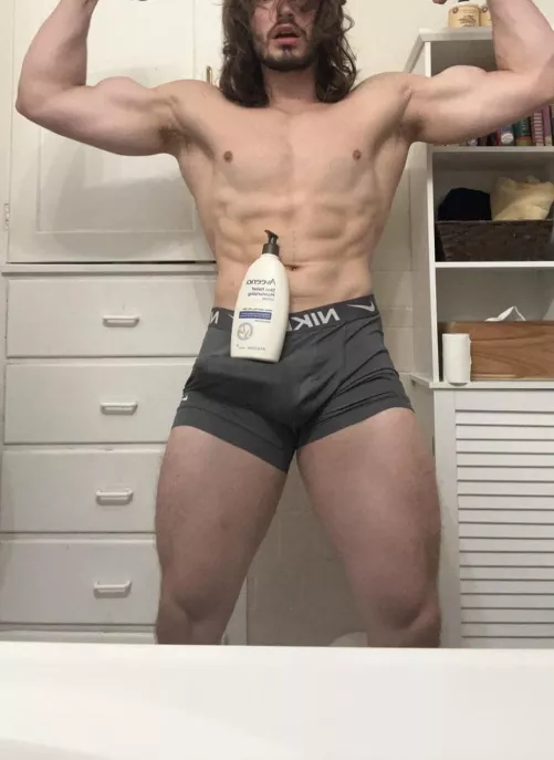 My legs always have been my strongest muscles… can’t ya tell? 🤔😜😈