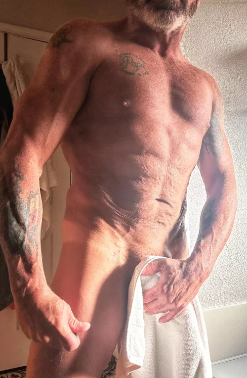 Post gym selfie, time to shower..alone ☹️