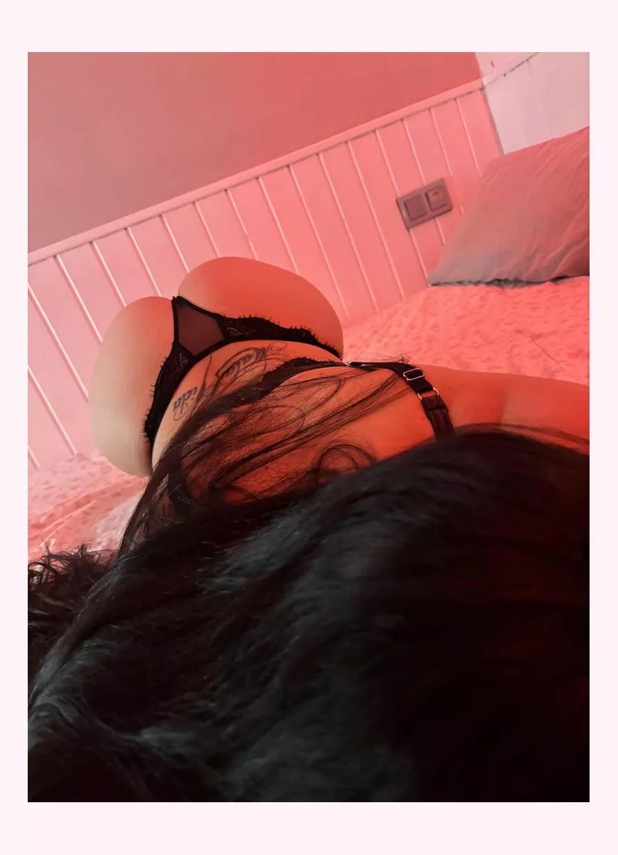 ¿Shall we enyertain ourselves for a while?