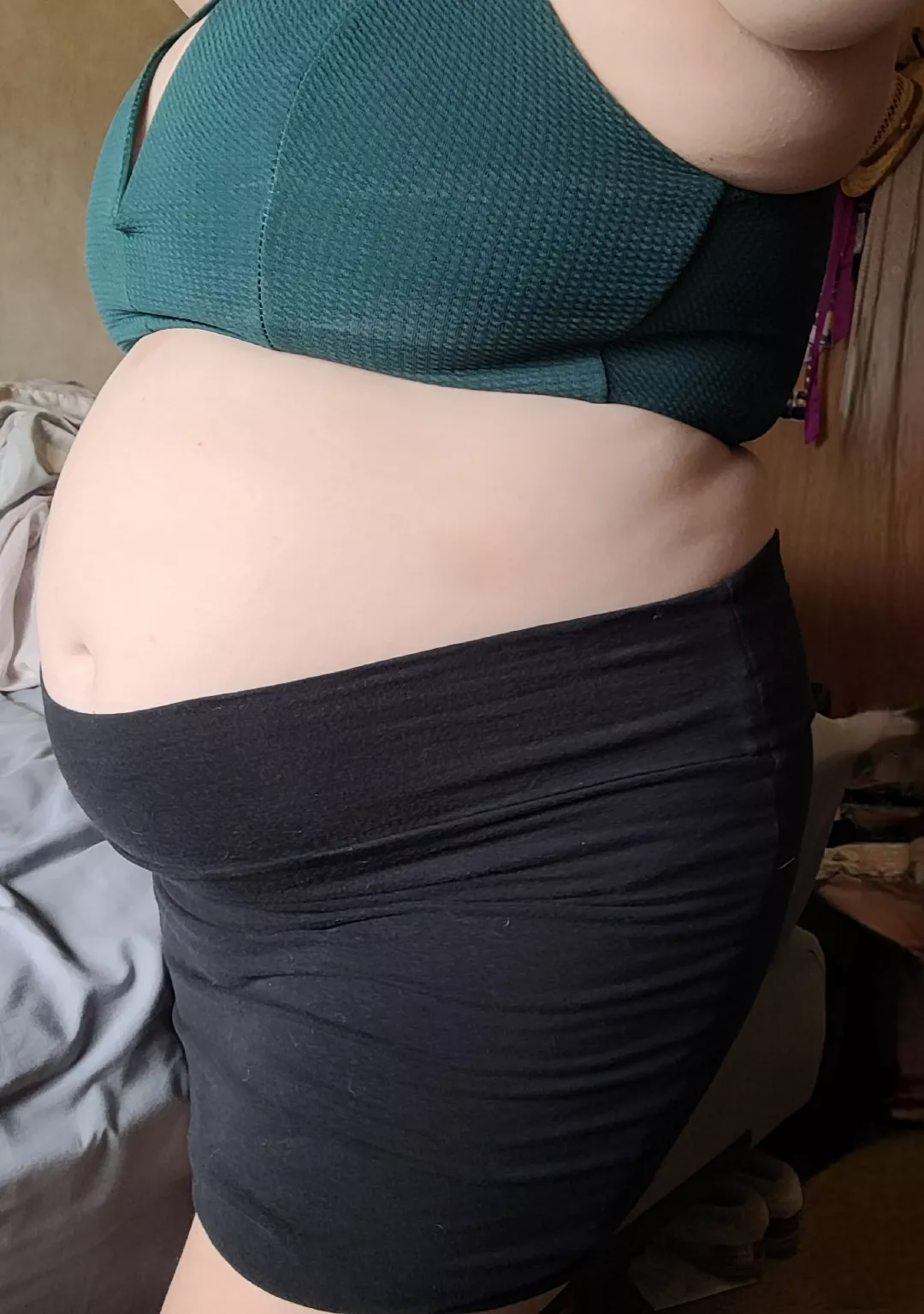 Shimmying my way into this top may be the most cardio I've had in years. 🥵