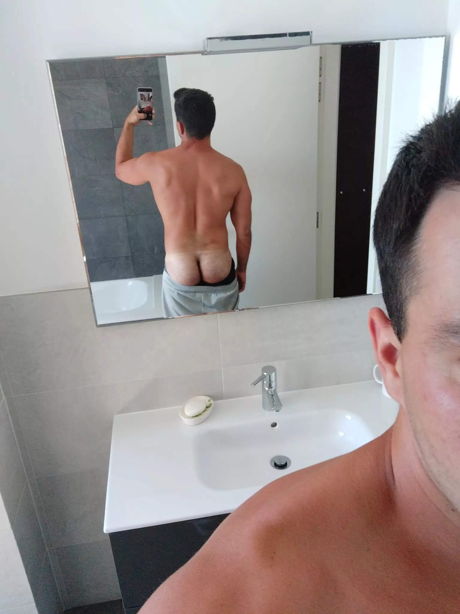 Should I tan my butt as well or is the contrast okay? 🤔