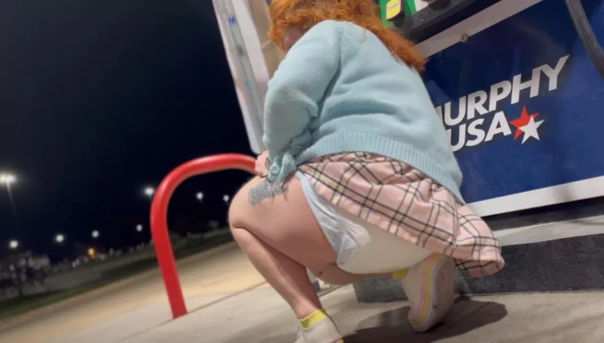 The gas station seems like a good spot for an accident 💩