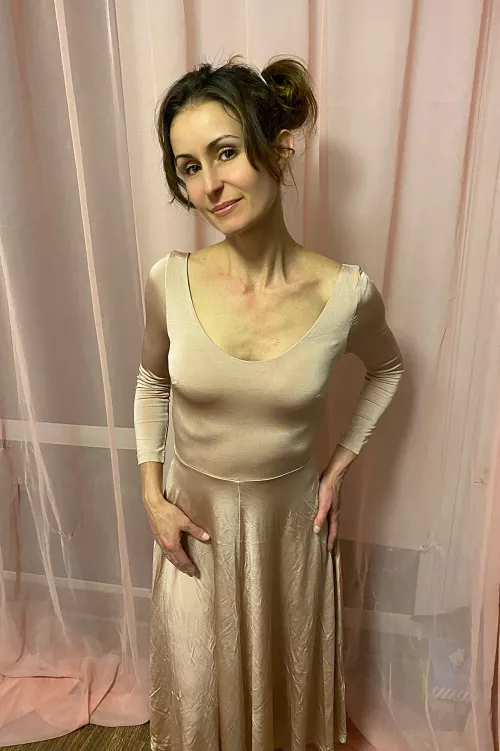 This dress blends very well with my body and that's good.