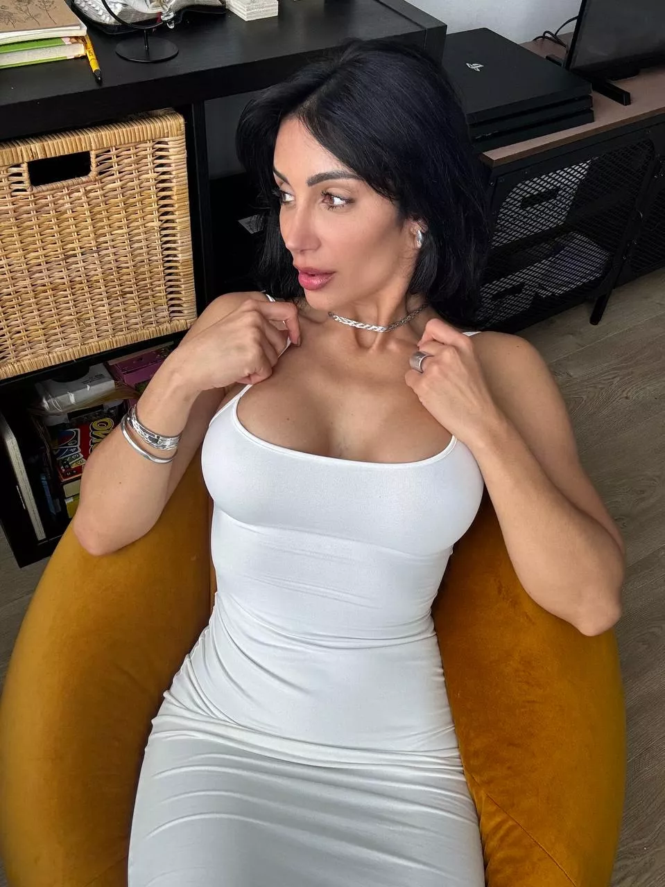 This dress perfectly accentuates my waist