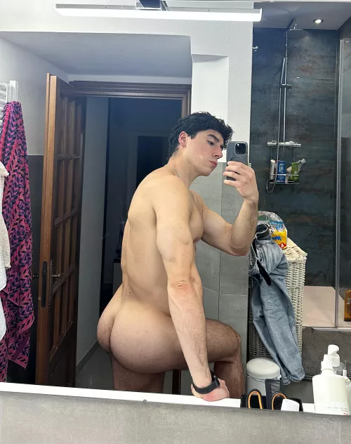 What s the first thought that comes to your mind? Be truthful... [20]