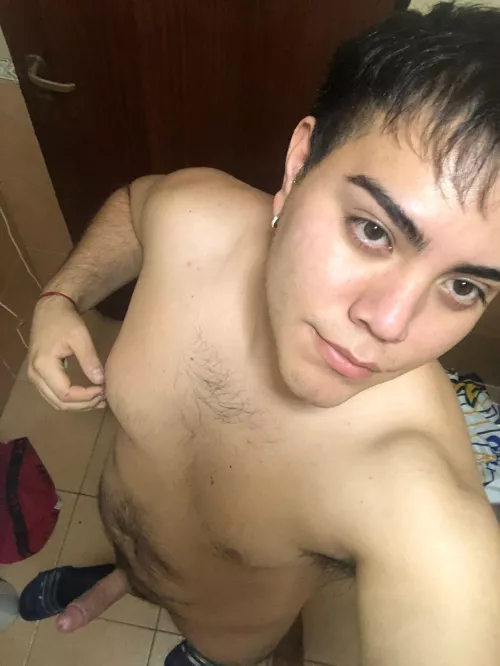 What would you do if you walked into the bathroom and I greeted you like that? 😈