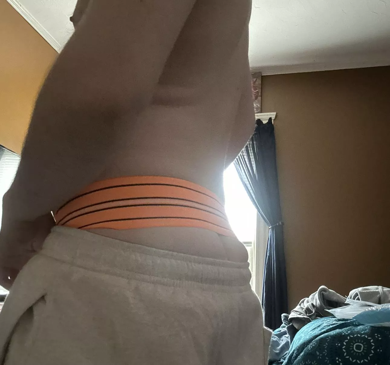 Who wants the picture without the pants 😈