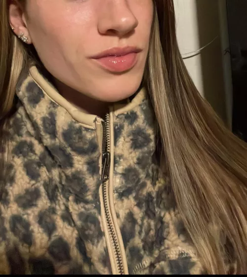 Who wants to mouthfuck my slutwife?