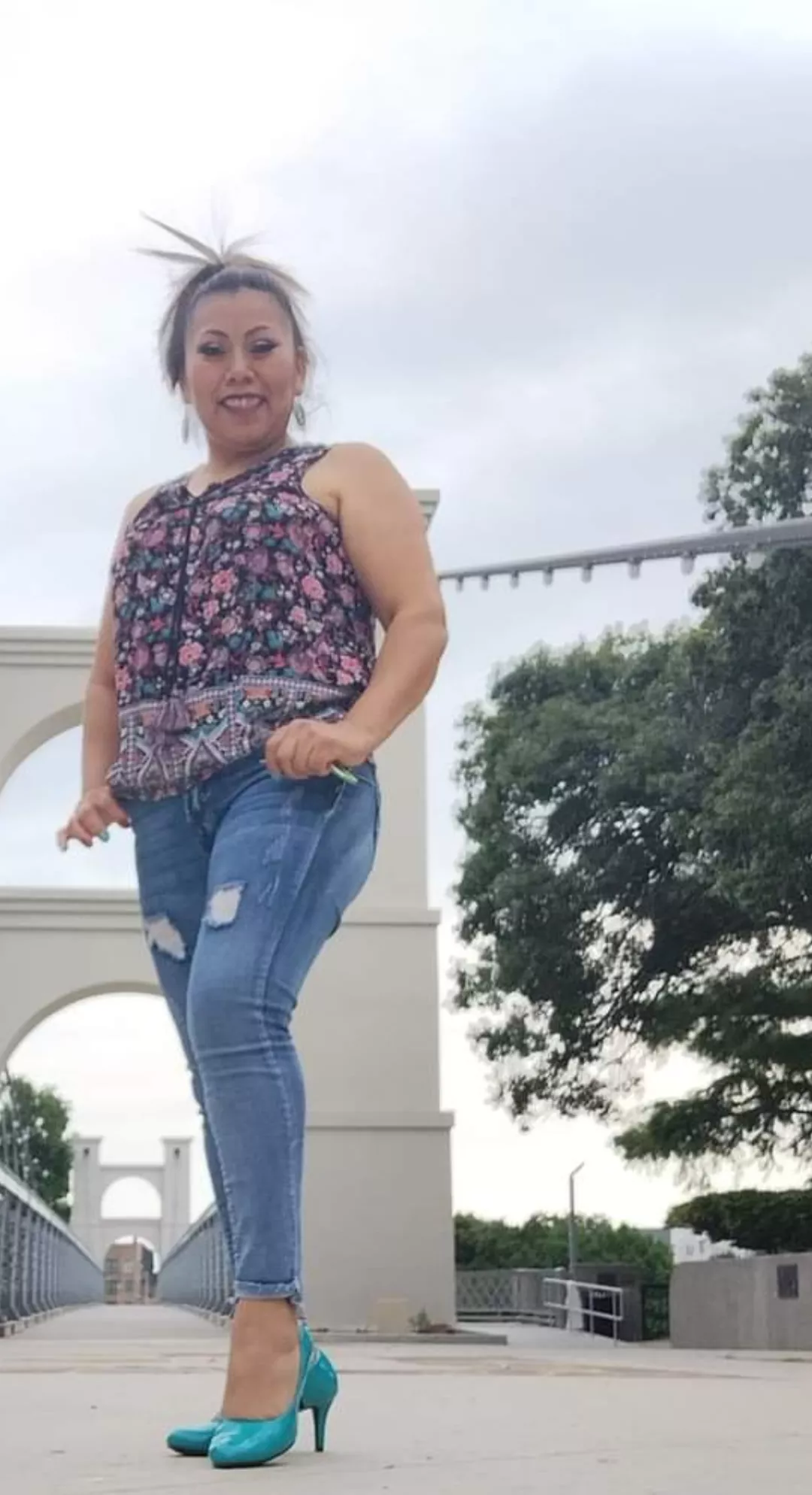 Wish I could see a big bull ram my mom while I watch getting humiliated 