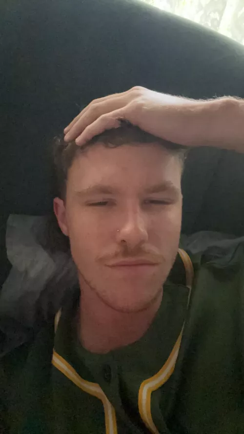 19 Australian hung top look for some fun people and that like to chat and have fun!! @bigmeatprod