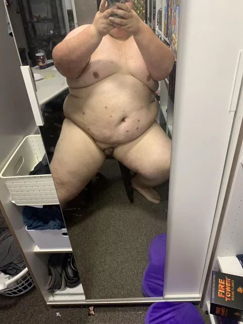 26 straight big aussie guy all sweaty after gym. Whos gonna clean me up?