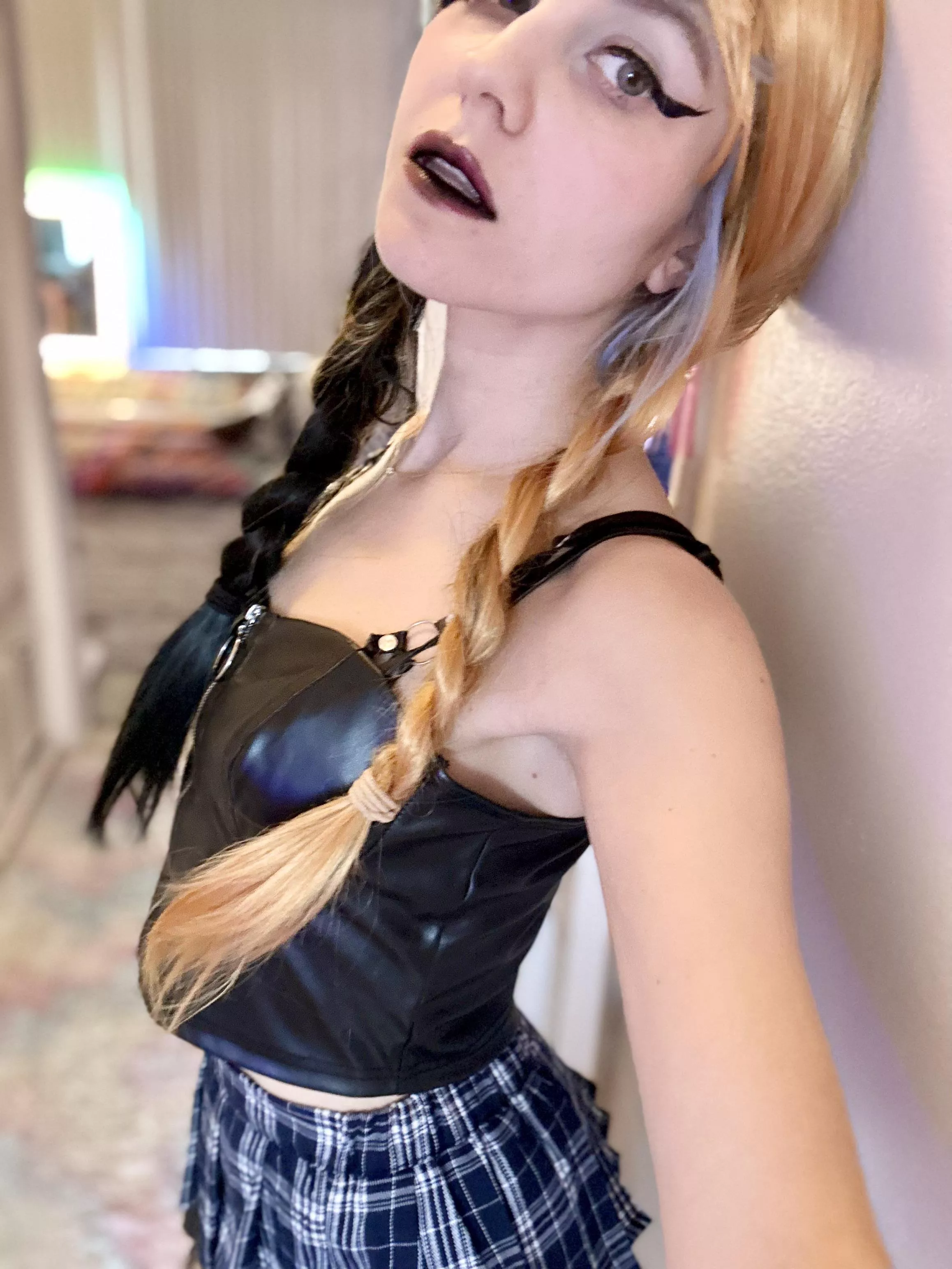 A polite request to leave black lip marks on your 🍆