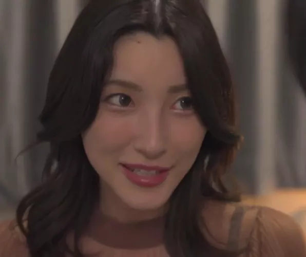 Anyone knows her name?