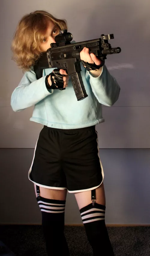 Do not move! I'll shoot!!!