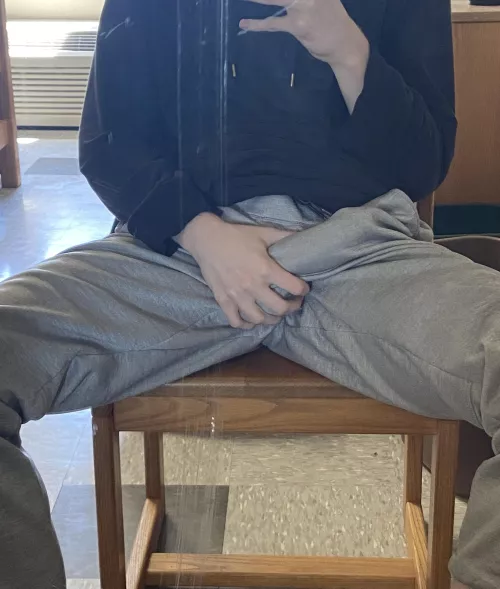 Do we like teen(19) bulges here