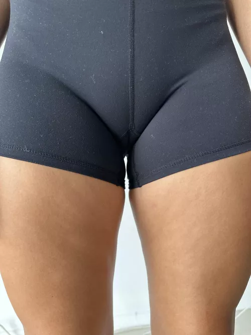 Do you like cameltoes? 💋