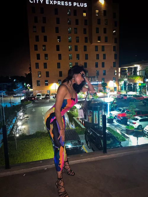 Does anyone wants to play with a latina in black strapped heels?