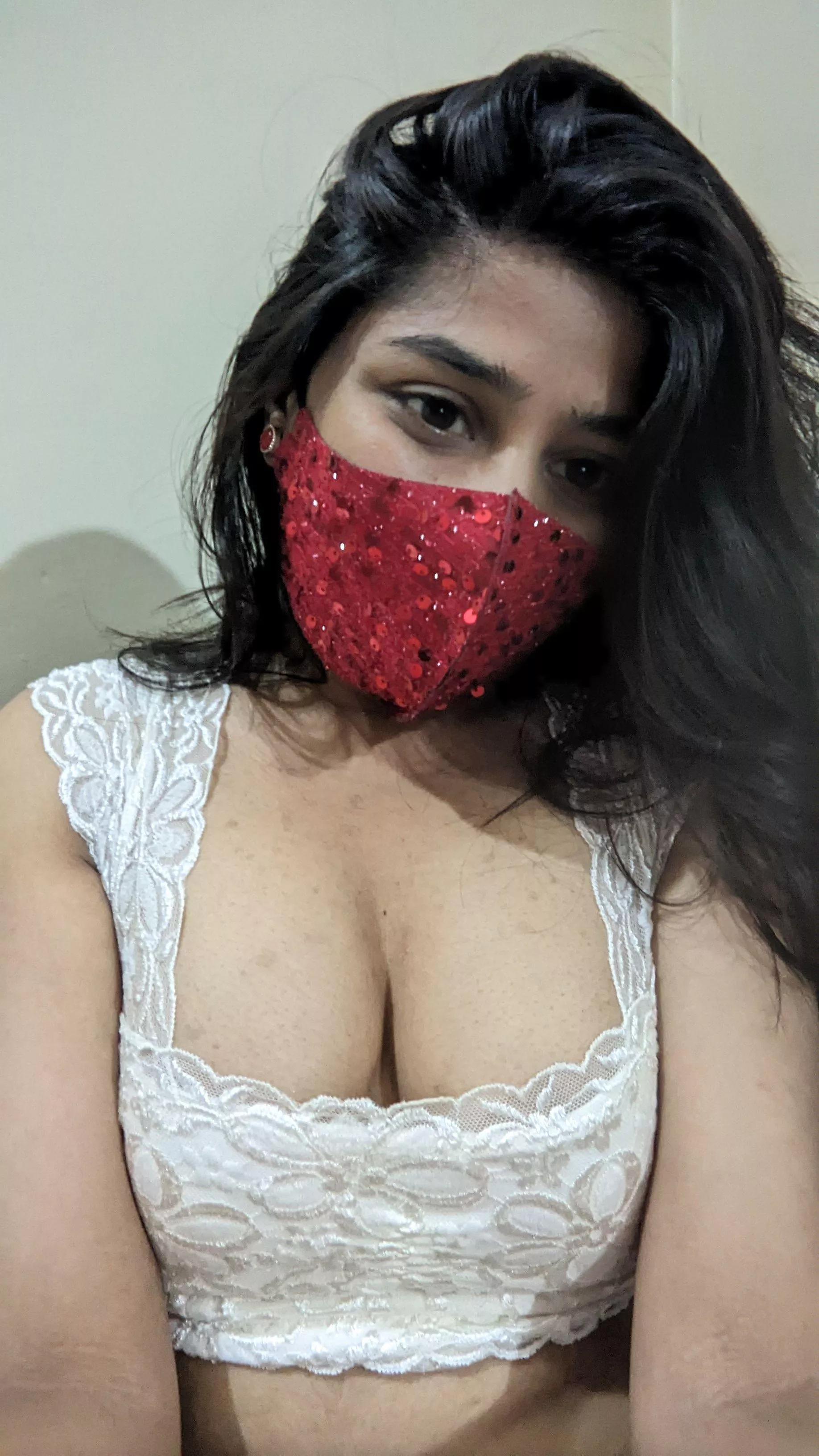 Fuck me hard in missionary, my brown pussy is waiting [F]