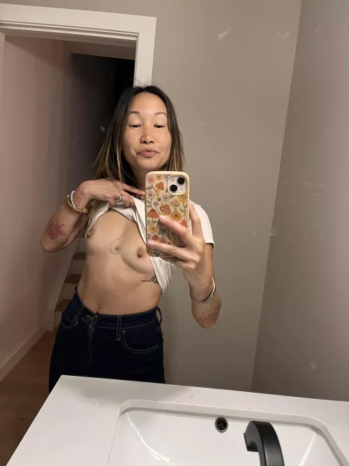 Gotta clean that mirror but 👋