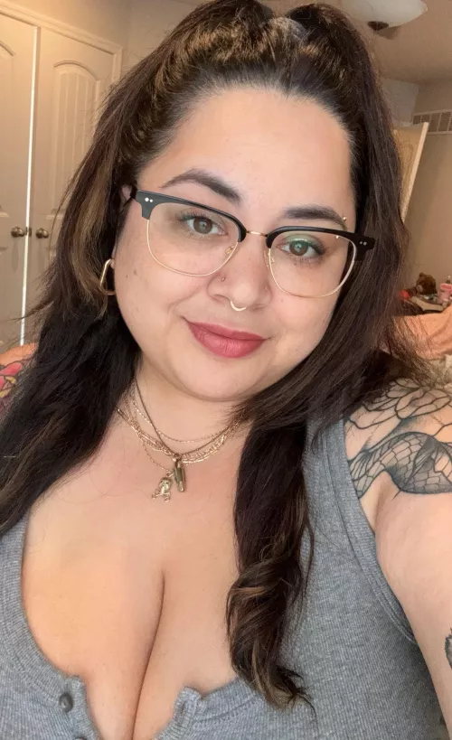 Happy Friday 🩶🖤