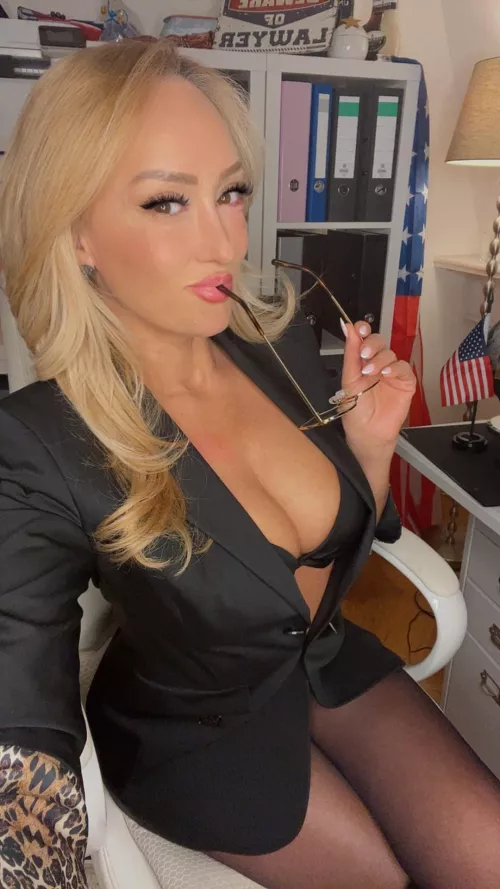 I love how all my coworker are starring at my tits