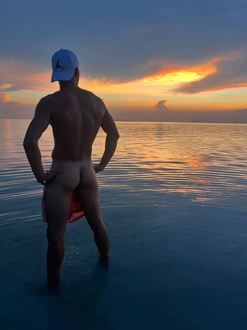 I'd like to be spanked as hard as I can.😈