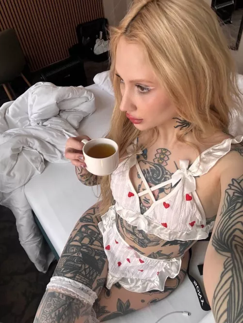 It’s so cold in here, please warm me up