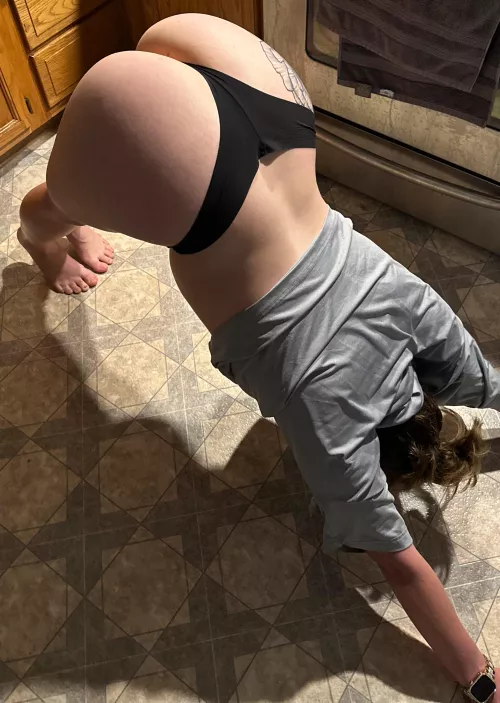 Just imagine, you on your hands and knees, cock in a cage, and your face stuffed deep between my asscheeks 😈