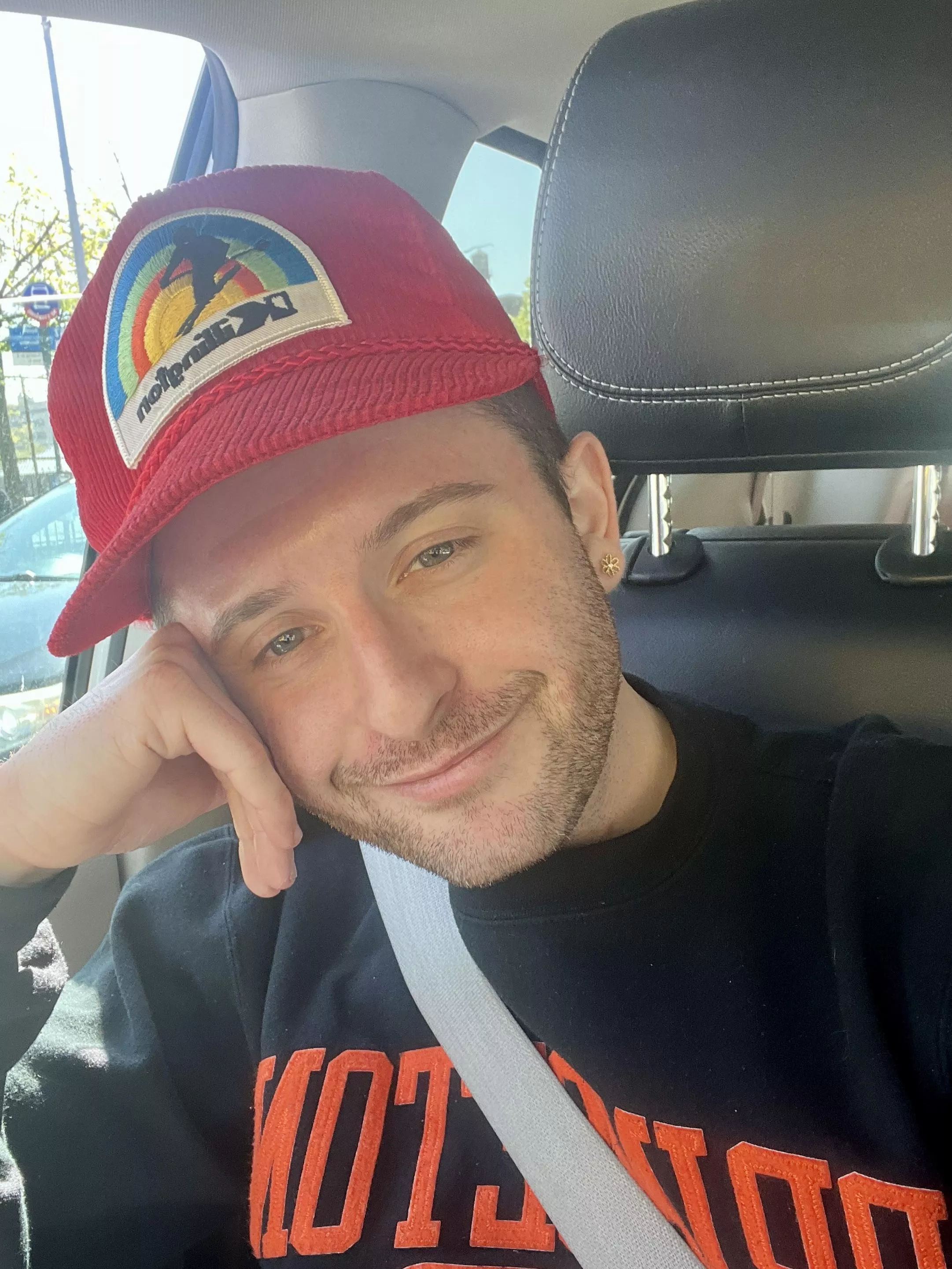 Kinda love this huge 80’s trucker hat Kinda love this huge 80’s trucker hat