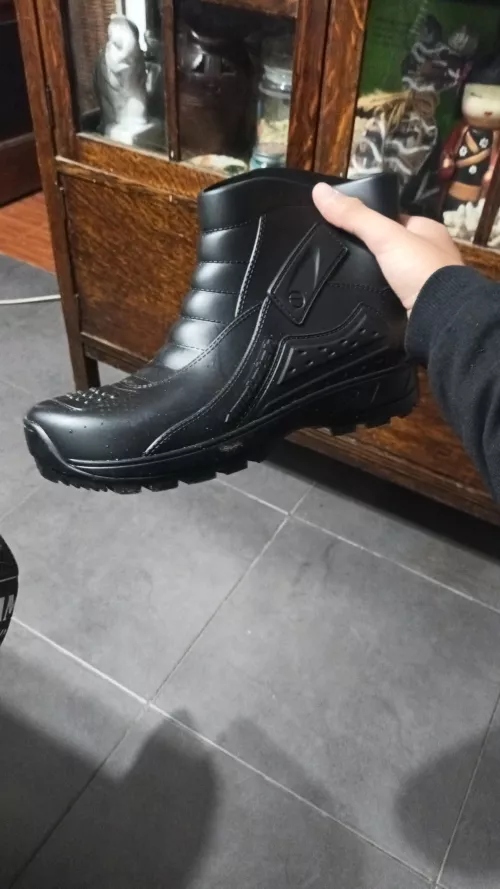 make a rain boot fit