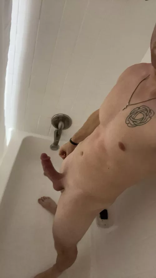 My fat Texan cock is hard af rn👅hmu