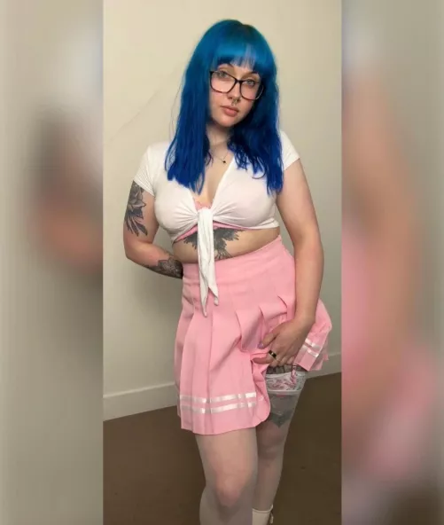 my new skirt is giving barbie vibes 💗