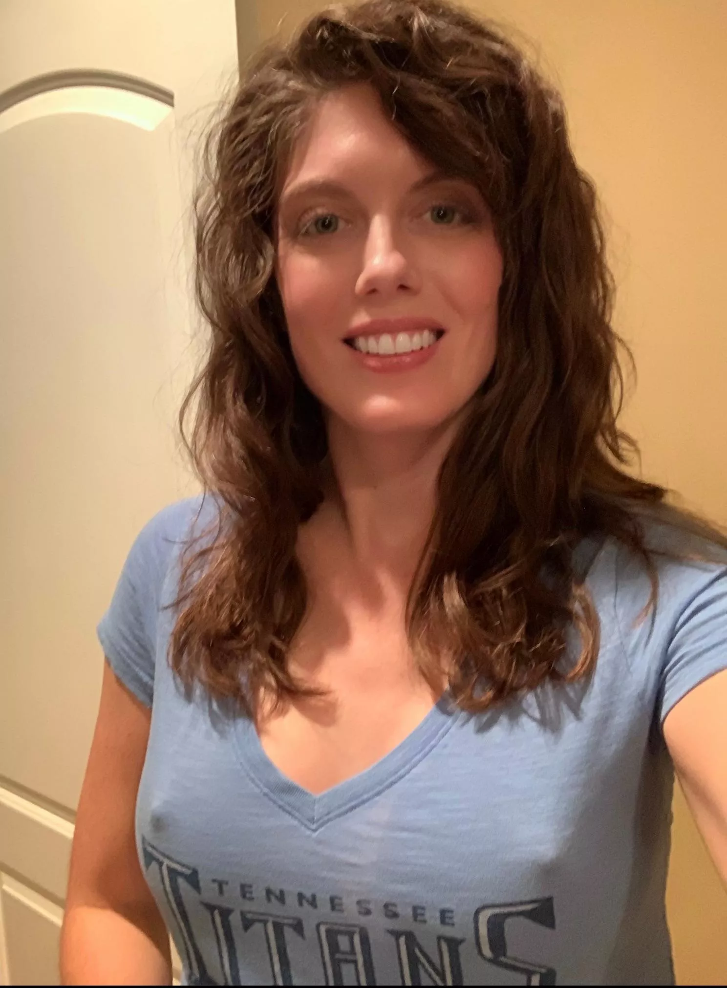 No bra for the draft party