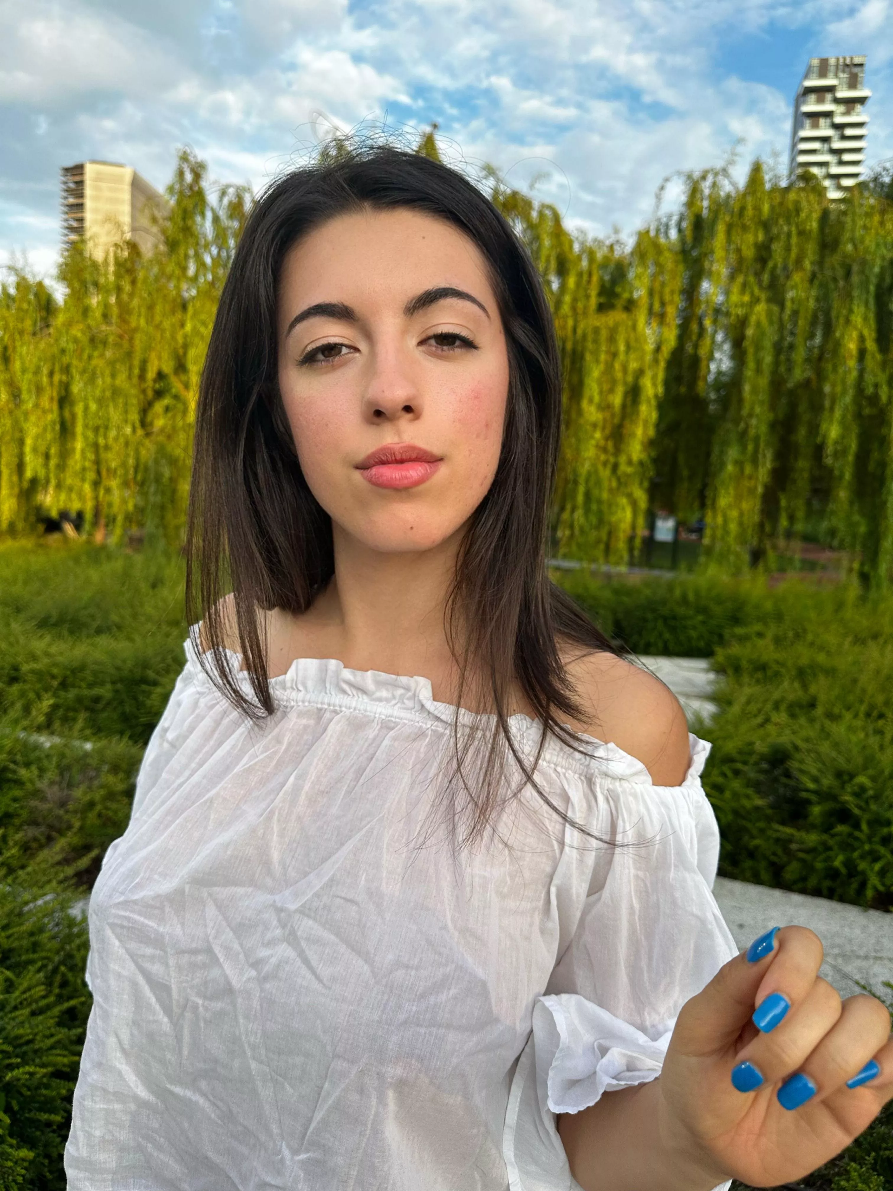 Sexy but not vulgar. [F19]