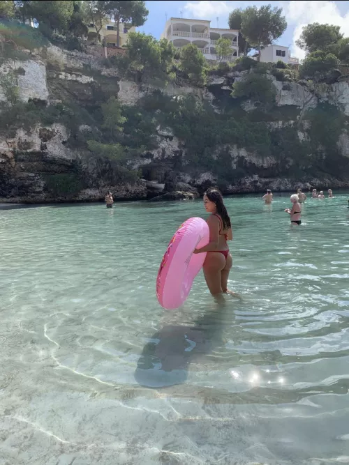 Since so many of you wanted it, here is a picture in a bikini ✌🏼 and thanks for 1000 followers 😘