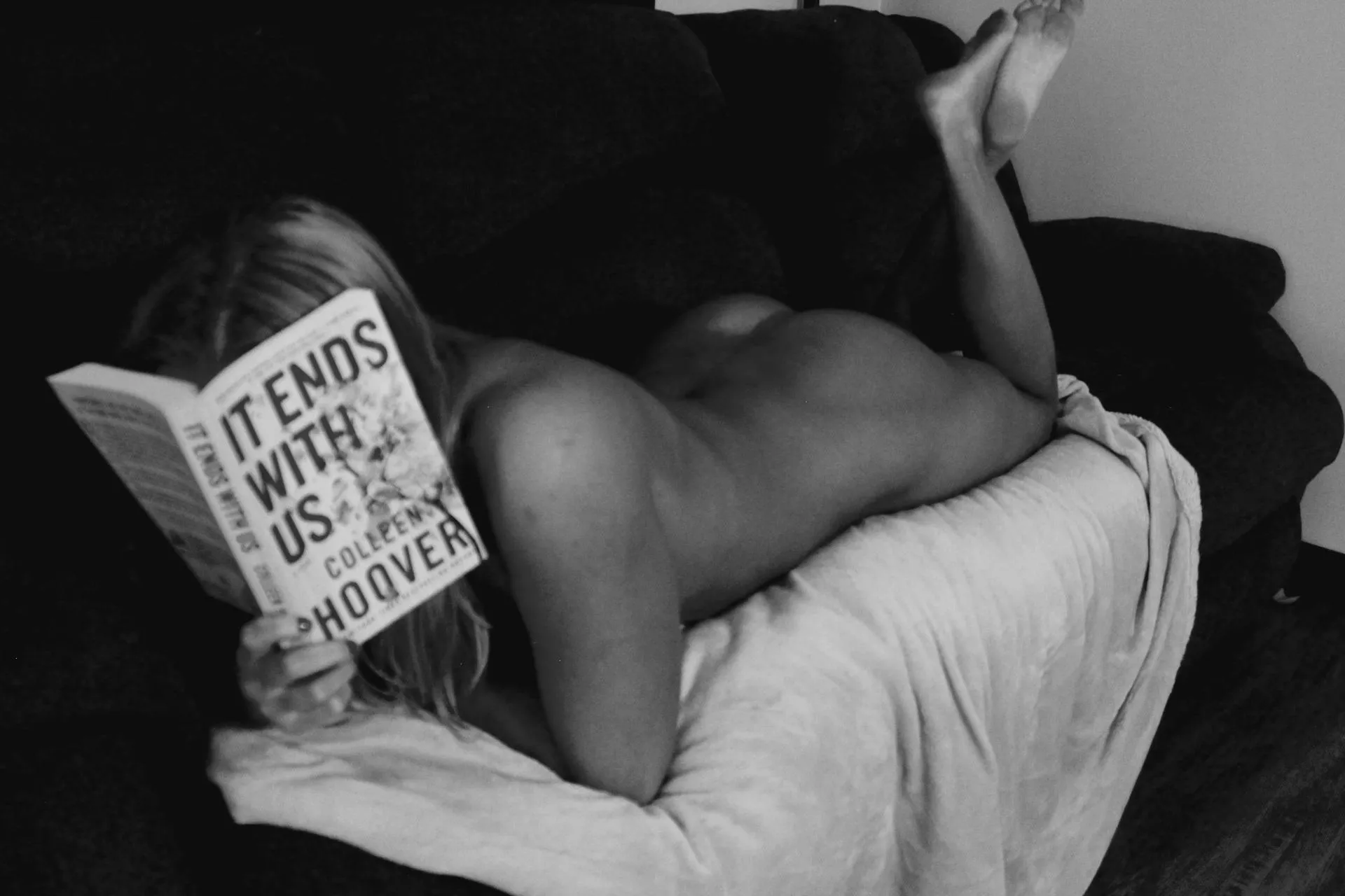 The confiest way to read 🥰