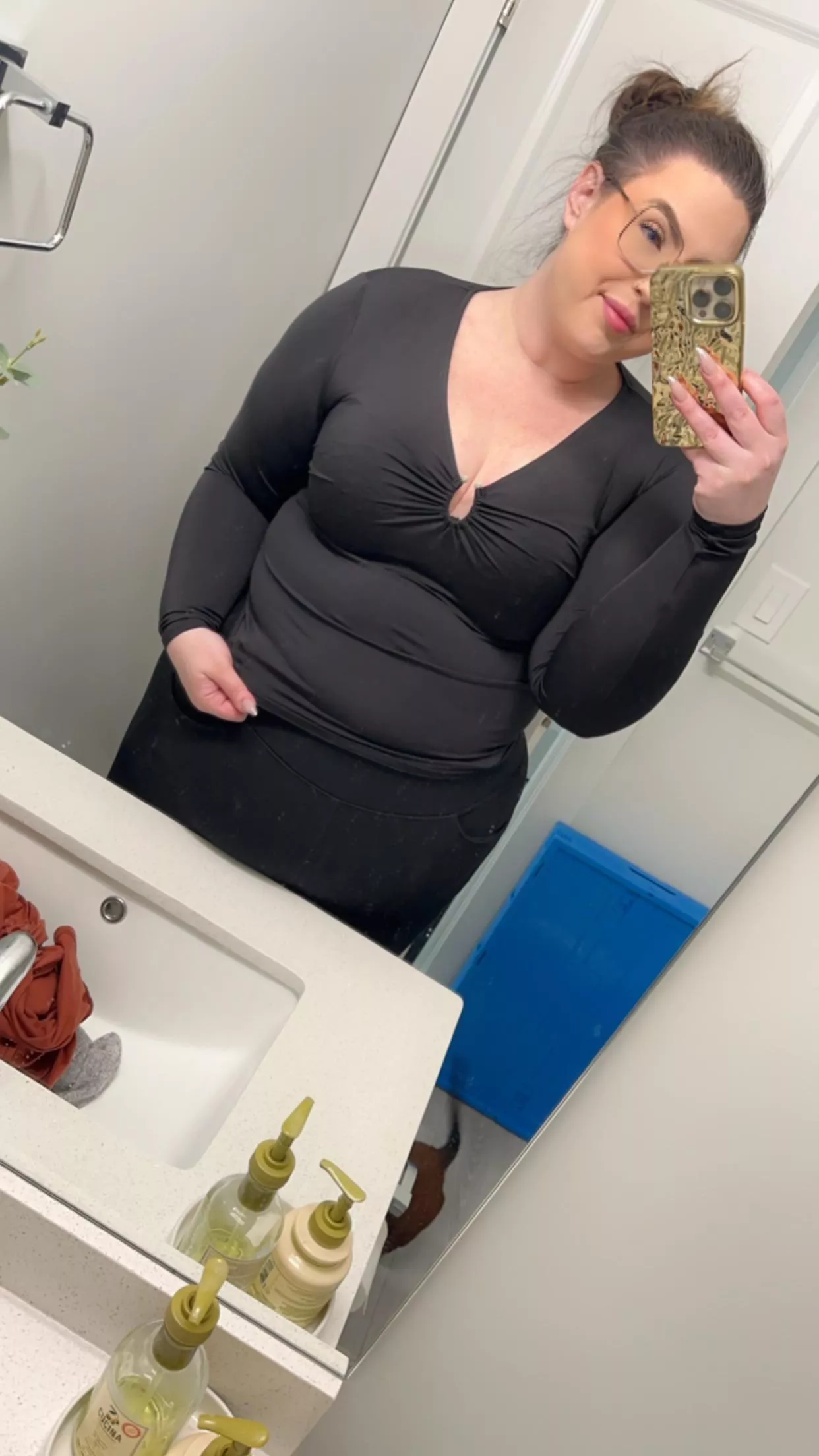 Thick lips, hips, tits